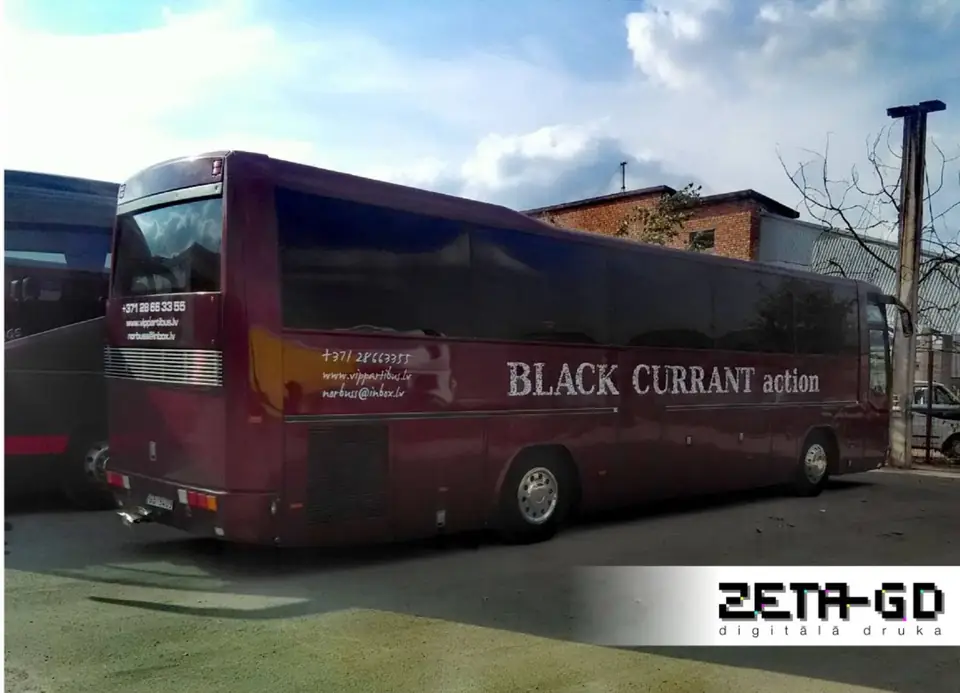 Aplīmēts autobuss