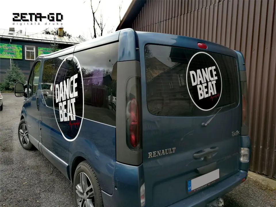 Busiņš ar Dance Beat uzlīmēm